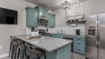 Refrigerador, microondas, parrilla de estufa y lavavajillas