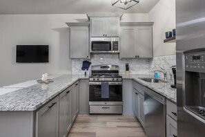 Fridge, microwave, stovetop, dishwasher