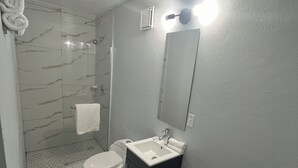 A bathroom with a toilet, sink, and shower. - Molinos House 3 (Santa Isabel)
