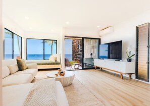 Smart TV, books, stereo