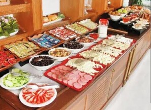 Free daily buffet breakfast - Ipekyolu Otel (Van)
