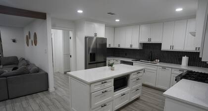 South Congress Commons - Sleeps 10