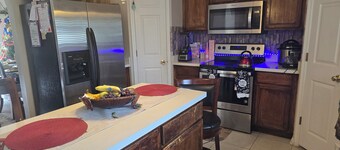 Beautiful 4-bedroom house ,AC and WiFi in Deltona, 35 min from Disney,Universal 