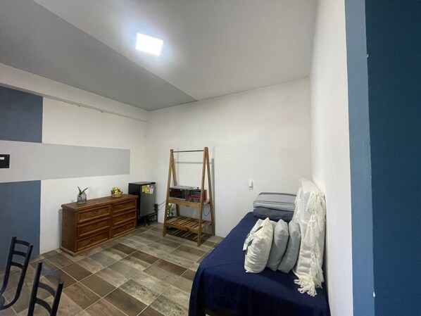 1 bedroom, bed sheets