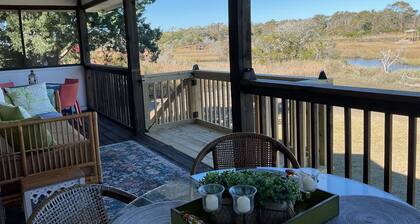 Charming 3-bedroom waterfront house in OKI just steps from public beach access
