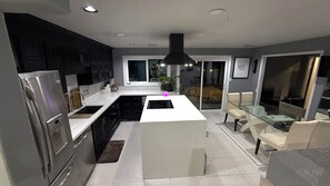 Mikrobølgeovn, ovn, kogeplade, opvaskemaskine