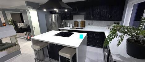 Micro-ondes, four, plaque de cuisson, lave-vaisselle