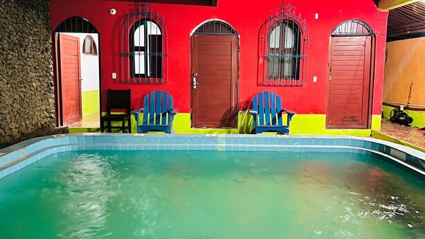 حمام سباحة
