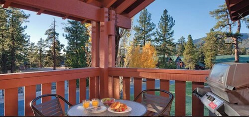 Adorable and Cozy in Big Bear 2 BdRm Sleeps 6 Full Kitchen 2 Full Bath Patio BBQ