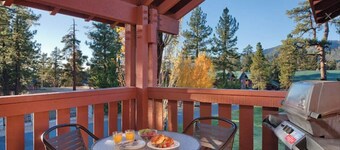 Adorable and Cozy in Big Bear 2 BdRm Sleeps 6 Full Kitchen 2 Full Bath Patio BBQ