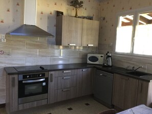 Private kitchen - Quiet country cottage (Rion-des-Landes)