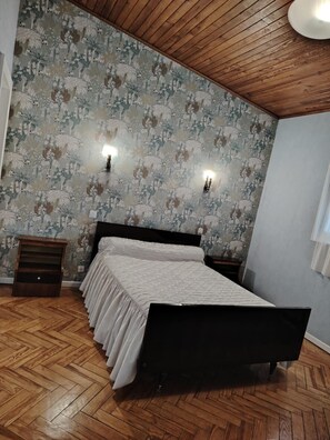 2 dormitorios, tabla de planchar con plancha, wifi gratis y ropa de cama