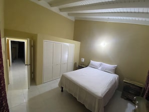 2 habitaciones, tabla de planchar con plancha y wifi gratis