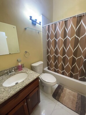 Handtücher, Seife, Toilettenpapier