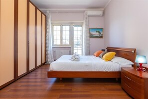 2 habitaciones, tabla de planchar con plancha, wifi y ropa de cama 