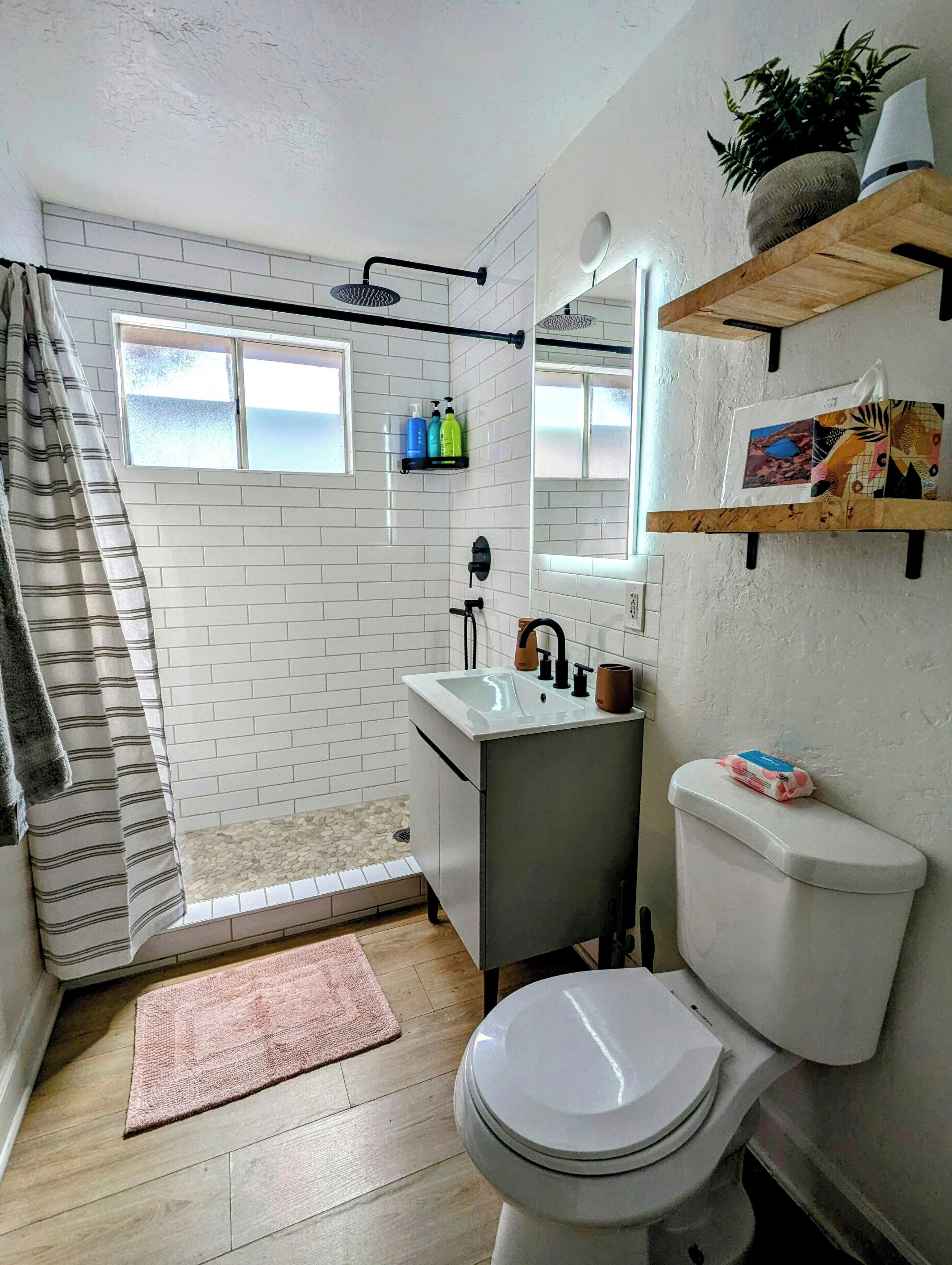 Serviettes fournies, savon, papier toilette