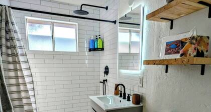 Cozy 1 Bedroom Mid-Town Escape
