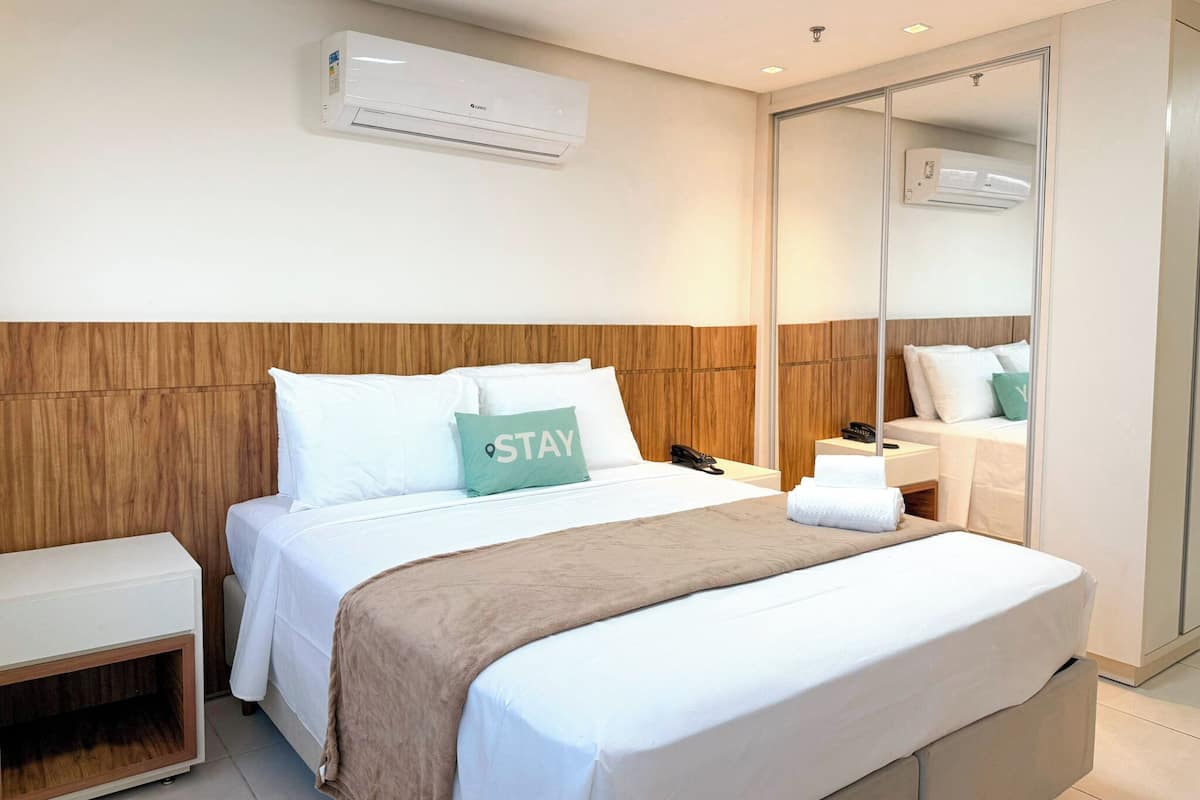 Apartemen Deluks, 1 kamar tidur, balkon, pemandangan kota | 1 kamar tidur, brankas, dan didekorasi berbeda-beda