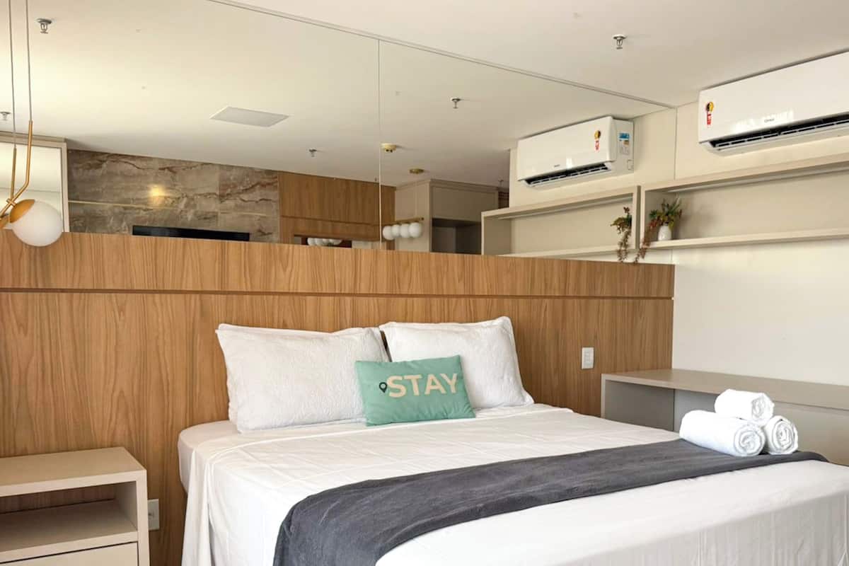 1 kamar tidur, brankas, dan didekorasi berbeda-beda