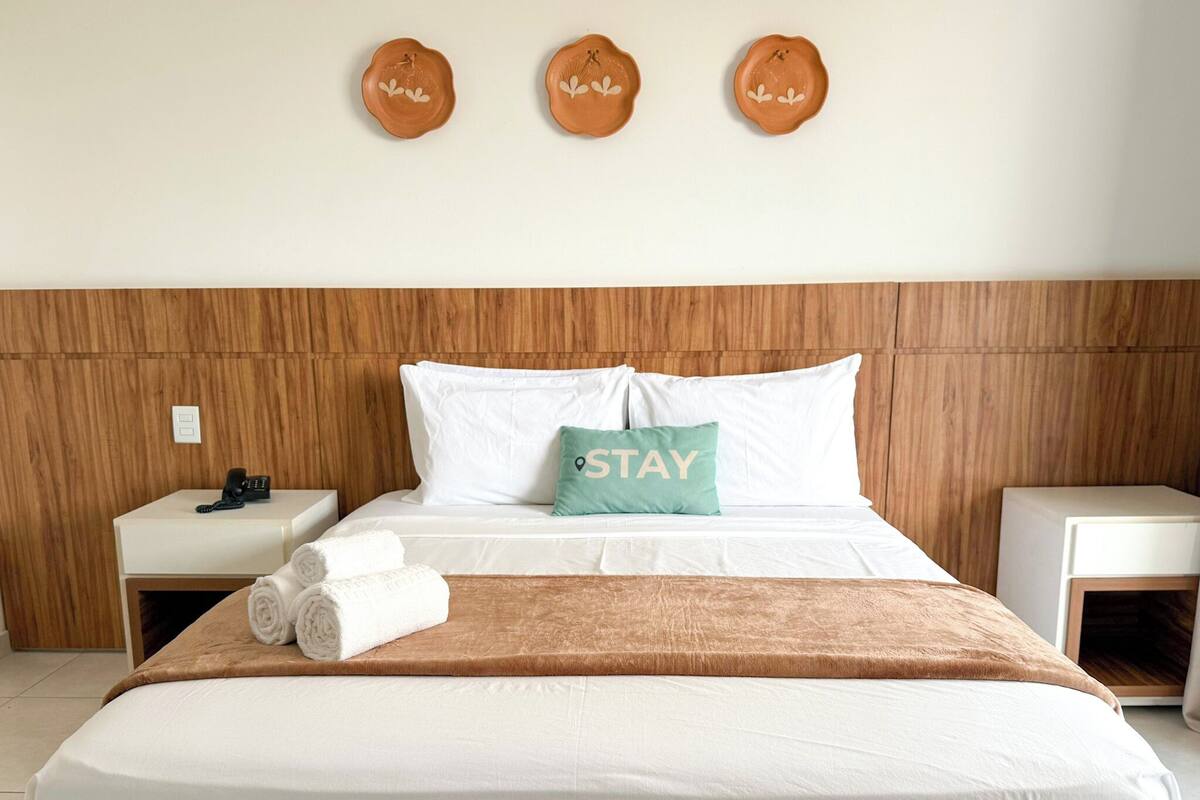 Apartemen Deluks, 1 kamar tidur, balkon, pemandangan kota | 1 kamar tidur, brankas, dan didekorasi berbeda-beda