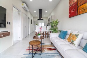 Smart TV - Stylish 2 BR Condo w/ Balcony + Rooftop Pool (Playa del Carmen)