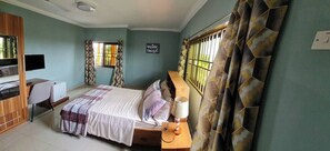 In-room safe, individually decorated, individually furnished - The Charways Lodge (Accra)