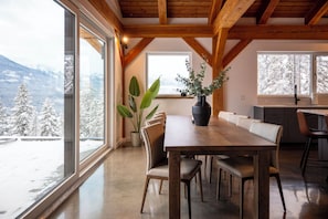 Dining - Big Little Cabin - Couples & Families Getaway with Panoramic Views (Golden)