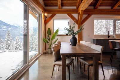 Big Little Cabin - Couples & Families Getaway with Panoramic Views