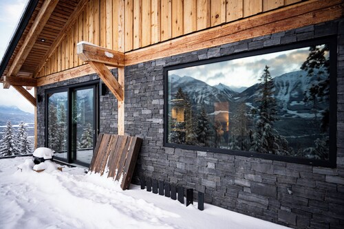 Big Little Cabin - Couples & Families Getaway with Panoramic Views