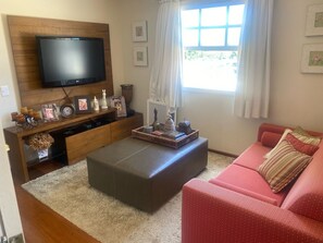 TV, peis og bordtennis