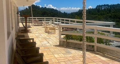 High-end home, lots of comfort, security and tranquility in the middle of nature