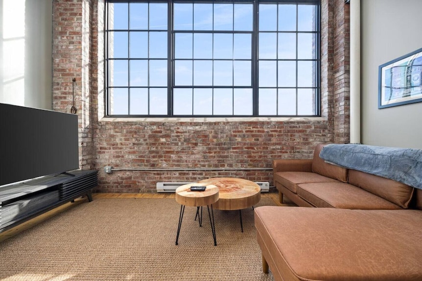 Cooperage 214 | Mid-century 1bd Loft | Peoria - Peoria, IL