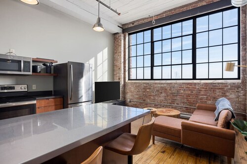 Cooperage 214 | Mid-century 1BD Loft | Peoria