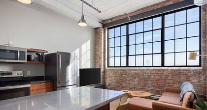 Cooperage 214 | Mid-century 1BD Loft | Peoria