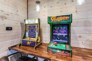 Games room - Gatlinburg Lux Cabin | Indoor Pool | Huge Arcade! (Gatlinburg)