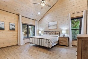 5 habitaciones, tabla de planchar con plancha, cuna de viaje y wifi 