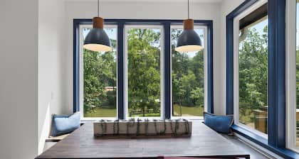 Beautiful Lakefront Retreat on 1 Acre/Monthly Discount!