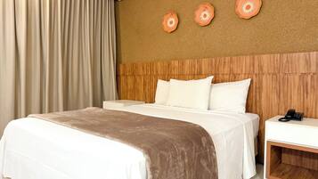 Apartamento Deluxe, vistas a la ciudad | 1 dormitorio, caja fuerte, espacio para trabajar con un portátil