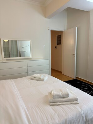 2 bedrooms, iron/ironing board, WiFi, bed sheets