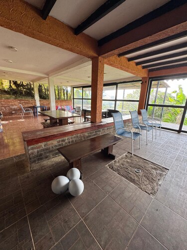 Beautiful swimming pool and view of Lake Calima for 40 people (Private)