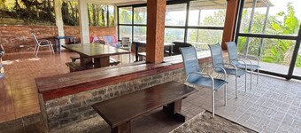 Beautiful swimming pool and view of Lake Calima for 40 people (Private)