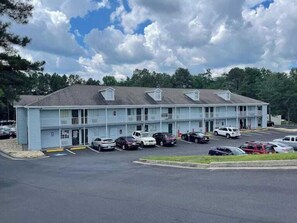Front of property - Live In Lodge (Lilburn)