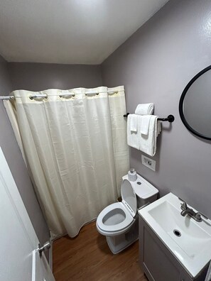 Bathroom - Live In Lodge (Lilburn)