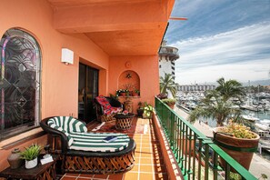 Terrace/patio - Charming 2-bedroom condo with AC, WiFi in lovely Puerto Vallarta (Puerto Vallarta)