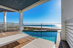 Outdoor pool - Panama City Beach | Pool, Mini Golf & Beach Access (Panama City Beach)