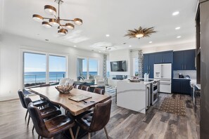 Fridge, microwave, oven, stovetop - Panama City Beach | Pool, Mini Golf & Beach Access (Panama City Beach)