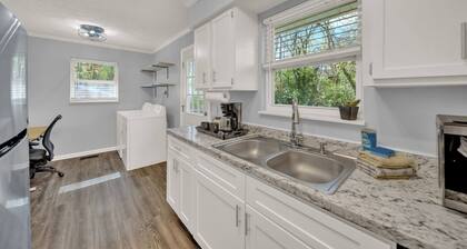 Cozy South Knox Home / Near Downtown & UT / WFH / Pet Friendly
