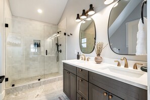 Shower, hair dryer, towels - Heated POOL|Views|HotTub|Sauna|2mi to SR Golf Club (Bethel)
