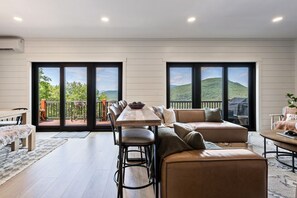 スマートテレビ、テレビゲーム、テーブルサッカー台