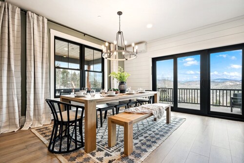 Heated POOL|Views|HotTub|Sauna|2mi to SR Golf Club